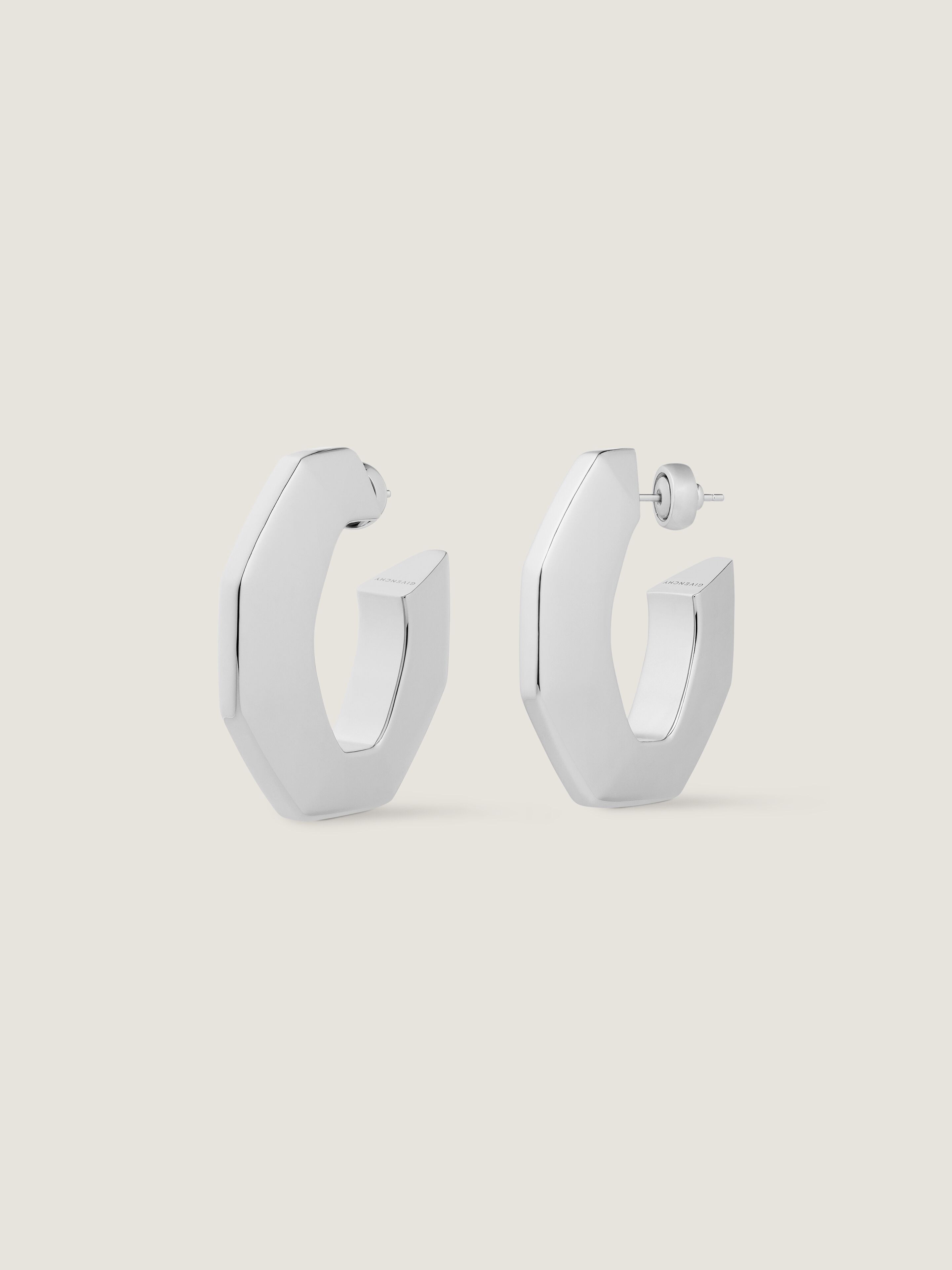 Chain earrings in metal
